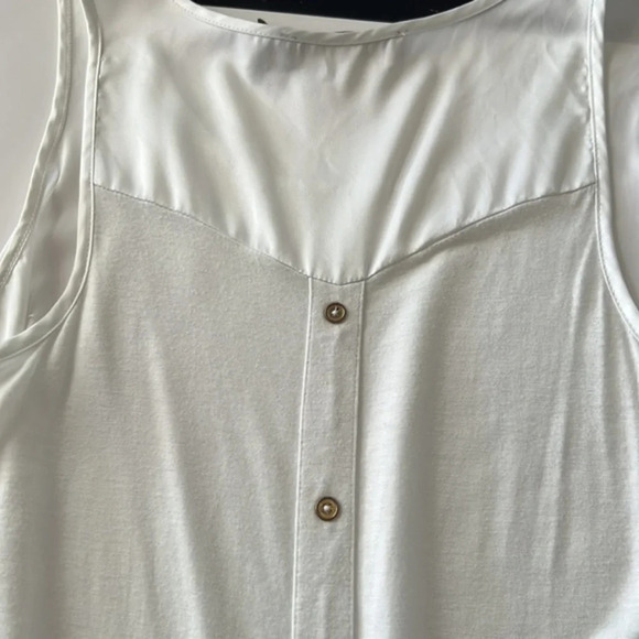 Outback Red sleeveless shirt - Picture 7 of 8